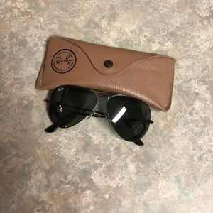 Black ray ban aviators